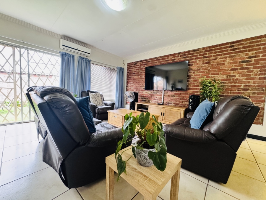 3 Bedroom Property for Sale in Flamwood North West